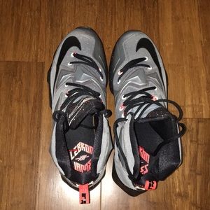 Nike Lebron James Tennis Shoes